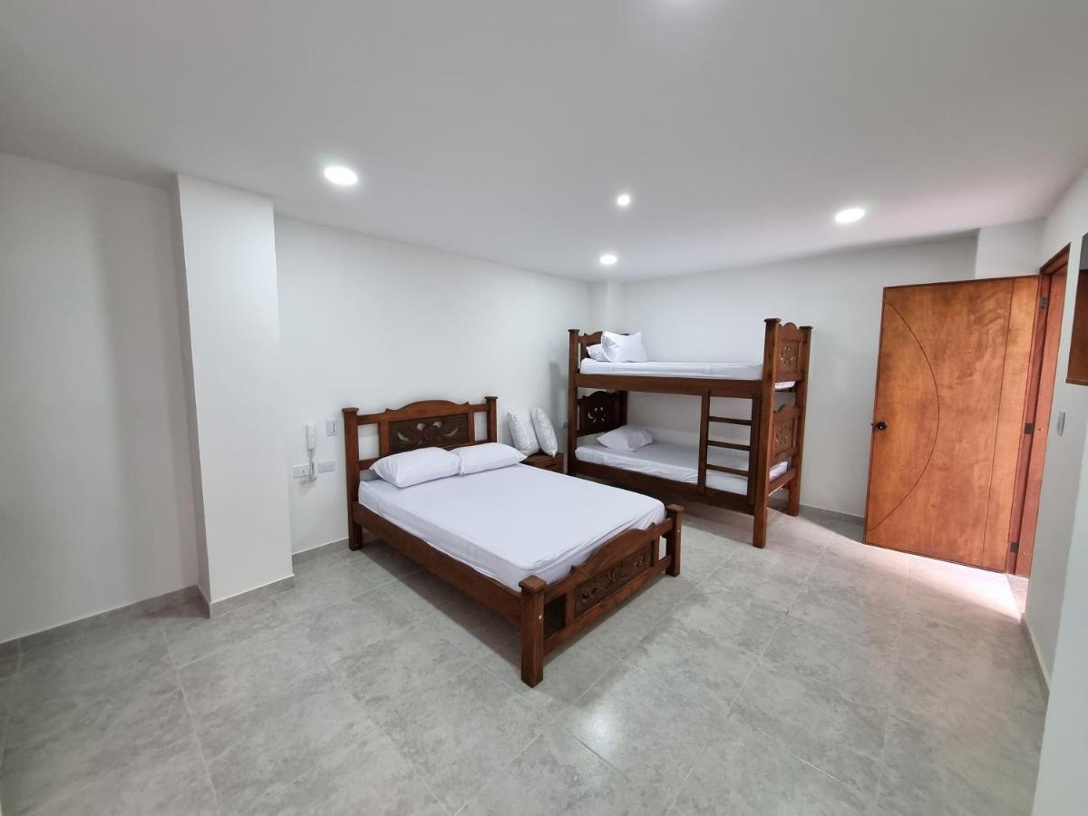 Hotel Antonella Plaza Пинчоте Экстерьер фото
