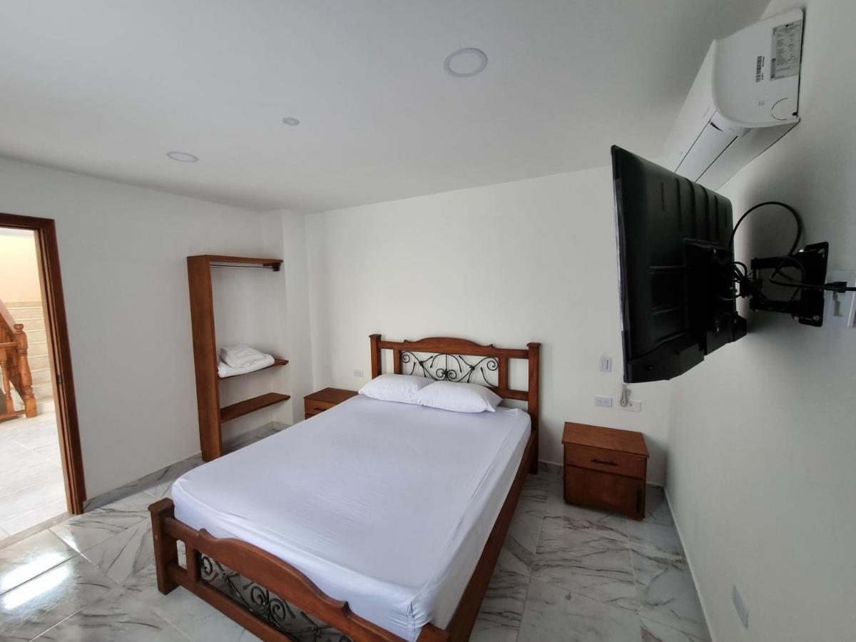 Hotel Antonella Plaza Пинчоте Экстерьер фото