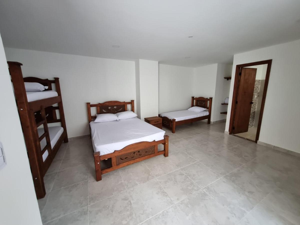 Hotel Antonella Plaza Пинчоте Экстерьер фото