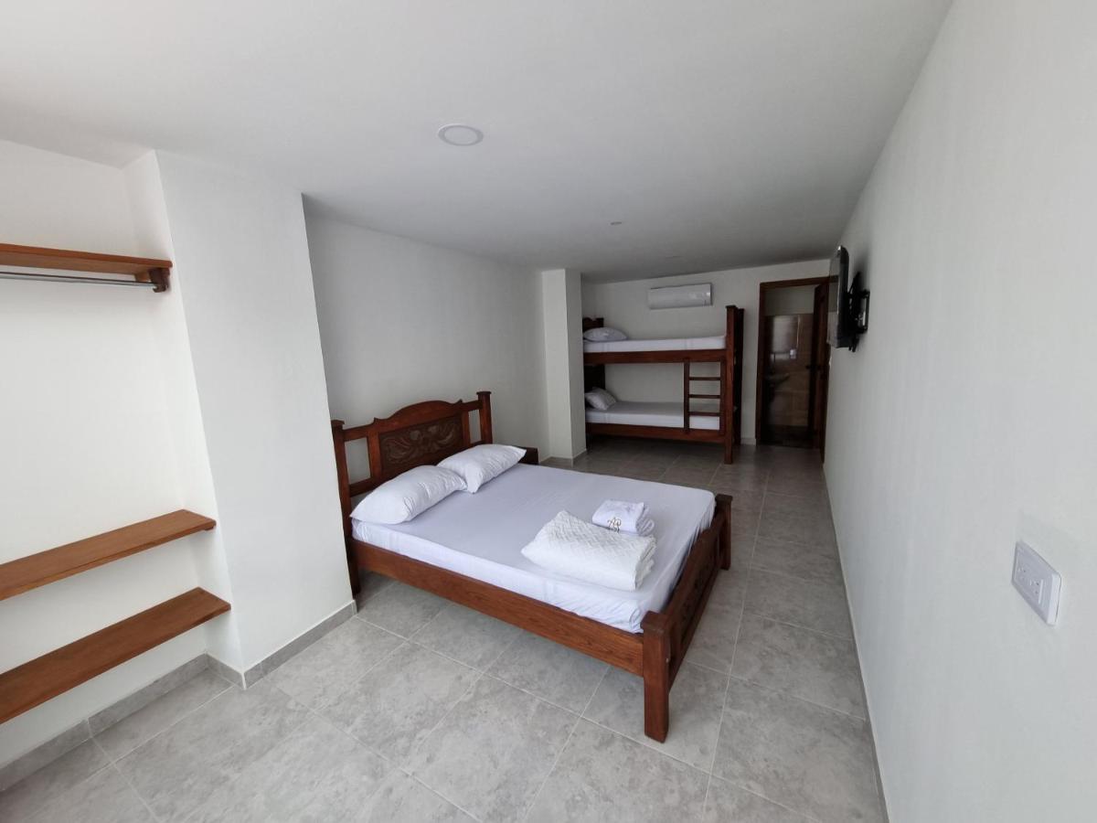 Hotel Antonella Plaza Пинчоте Экстерьер фото
