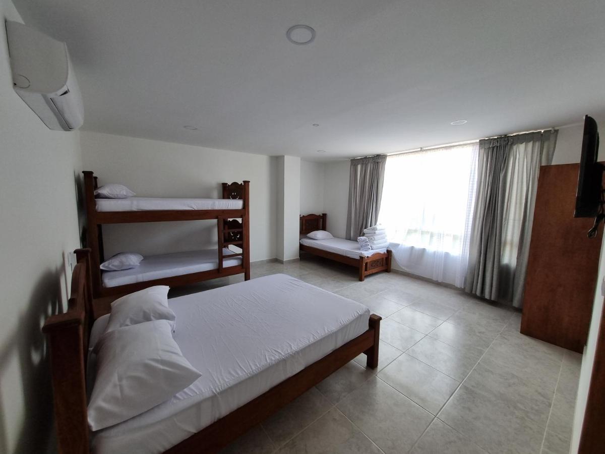 Hotel Antonella Plaza Пинчоте Экстерьер фото