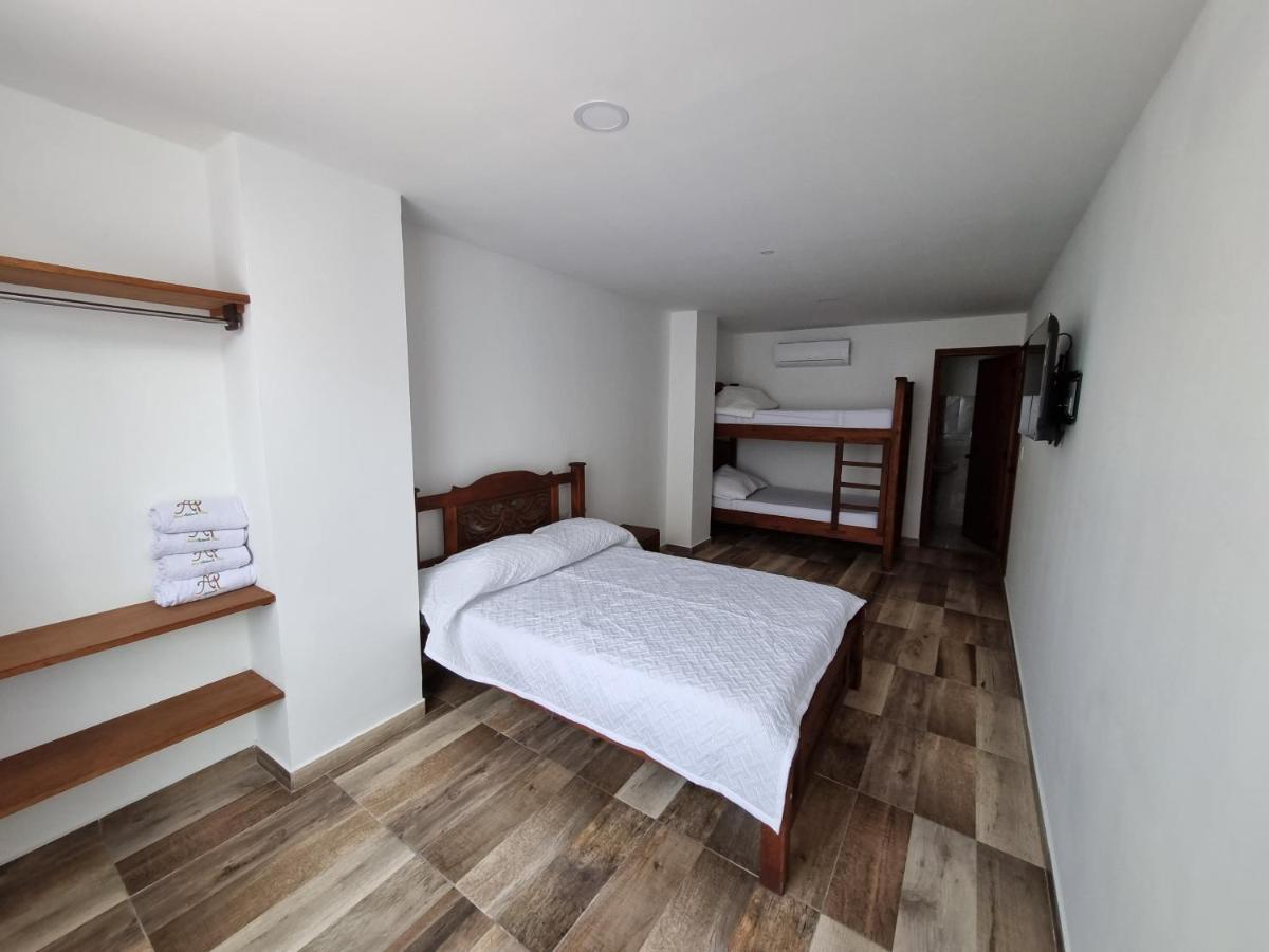 Hotel Antonella Plaza Пинчоте Экстерьер фото